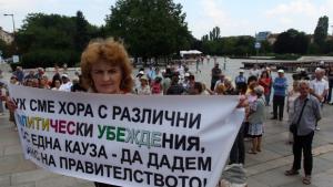 Стотина души и в неделя излязоха на контрапротест