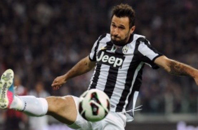 Вучинич си изпусна нервите на тренировка, скача на заядлив фен