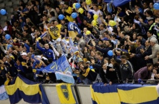 Двама загинали, след като ултраси на Бока се гърмяха с пистолети преди контрола