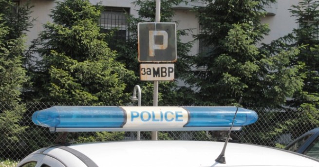 Служители на полицейското управление в Омуртаг са задържали 19 годишен младеж