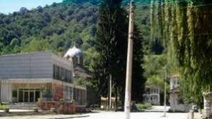 Мотоциклетист без каска катастрофира лекари се борят за живота му