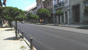 Над 220 тона асфалт положени по Независимост