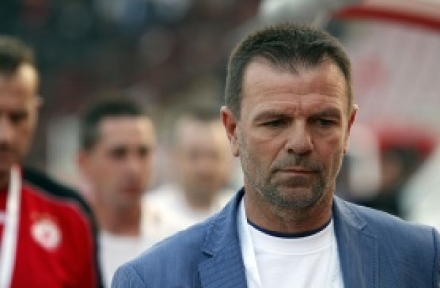 Младенов за инцидента: Щял да ми разпори корема с винкел и да ми извади червата