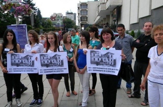 Инициативен комитет с открито писмо в защита на Хуманитарна гимназия