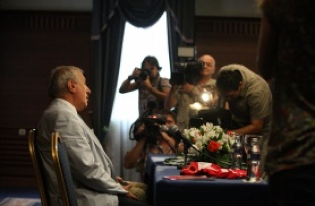 ЦСКА все още е на Титан, Александър Тодоров дърпа конците