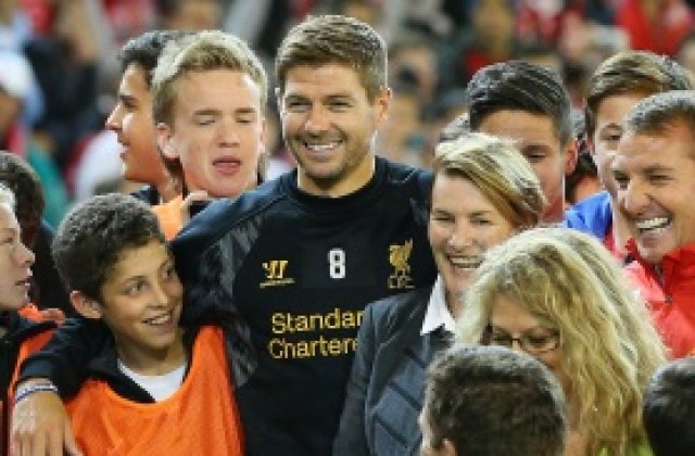 СНИМКИ: Хиляди гледаха тренировката на Ливърпул в Мелбърн