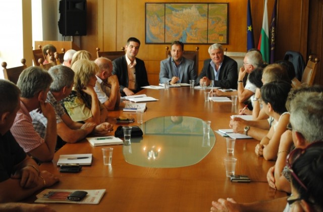 Кметове алармираха областния управител за лоши пътища и непочистени речни корита