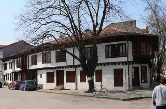 Хоро на севлиевски калфи в Дандоловите къщи