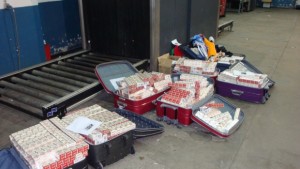 Митничарите задържаха 1260 кутии цигари без бандерол на Дунав мост