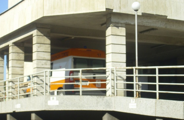 45-годишен в болницата след удар с метален лост