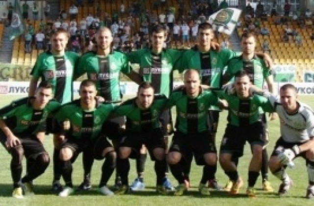 Сериозен интерес към сезонните карти на Нефтохимик