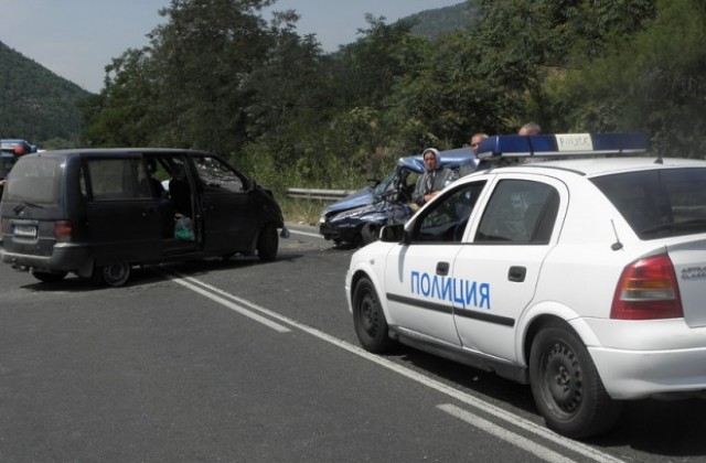 25 тежки катастрофи само за денонощие отчита полицията