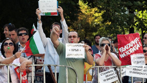 Сутрешното кафе пред парламента се превърна в брифинг на открито