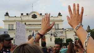Български интелектуалци предлагат нежна революция под строг обществен контрол