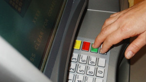 Спипаха софиянци докато слагат устройство за източване на карти