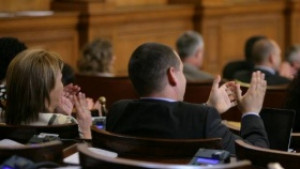 НС прие промени в Закона за допълнителния надзор върху финансовите