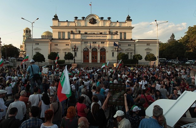 72% от българските граждани определят положението в страната като непоносимо