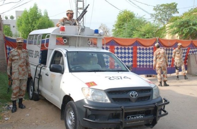 Най-малко 41 убити и 150 ранени в двоен атентат в Пакистан