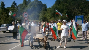 Протестиращи вадят черешовото топче за да изпратят автобусите към Бузлуджа