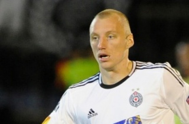 Шеф на Партизан: Иван Иванов ще играе в двата мача с Лудогорец