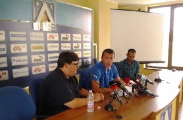 Йоканович: Няма да водя футболисти в Левски, моите са най-добрите, които съществуват