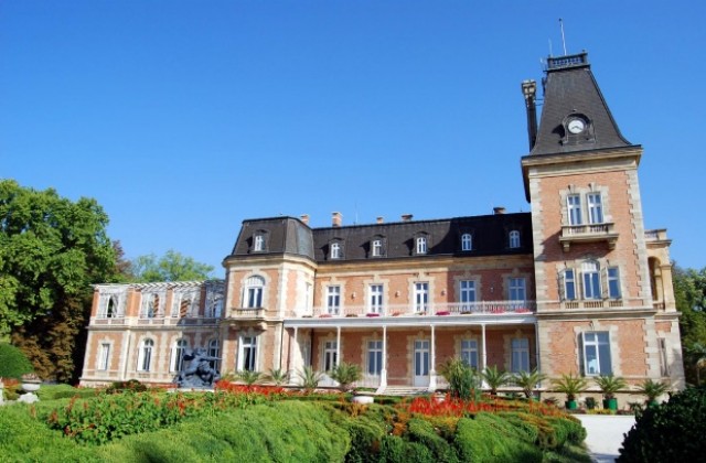 Протестиращи окупират плажа на Евксиноград по море и суша