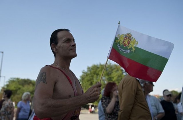 Рехав контрапротест в защита на кабинета, чаканото подкрепление не пристигна