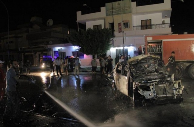 Три силни експлозии отекнаха в либийския град Бенгази