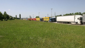 Спират камиони заради жегата