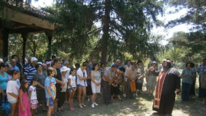 Близо 150 еленчани се поклониха в Къпиновския манастир