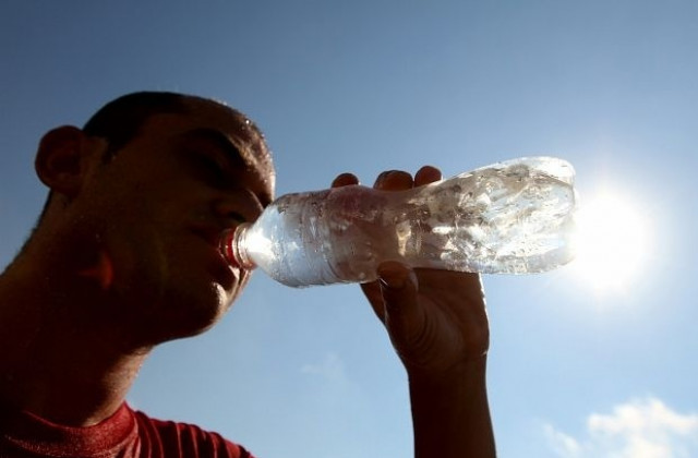 Общината раздава безплатна вода заради горещините
