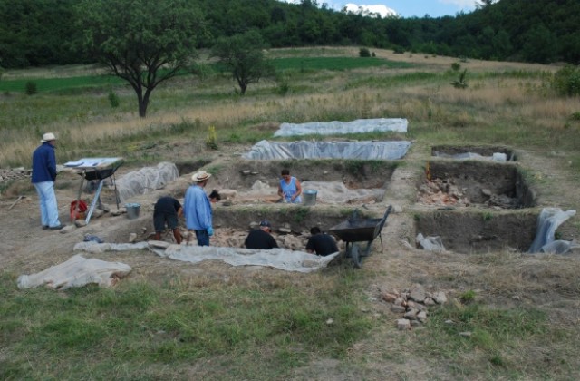 Разкопки край Суворово носят нови знания за прадедите ни