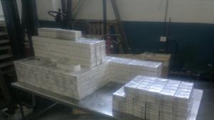 Русенски митничари откриха 2310 кутии цигари в тайник под платформа