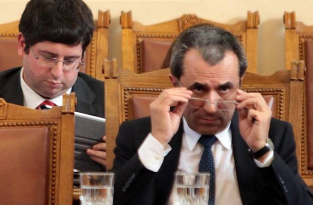 Как Орешарски спаси кабинета си