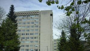 Живущи в бившето АОНСУ поискаха съдействие от областния управител и