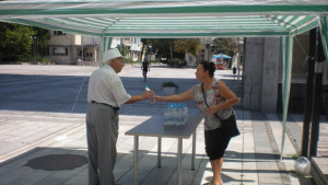 Общината раздава минерална вода в горещините