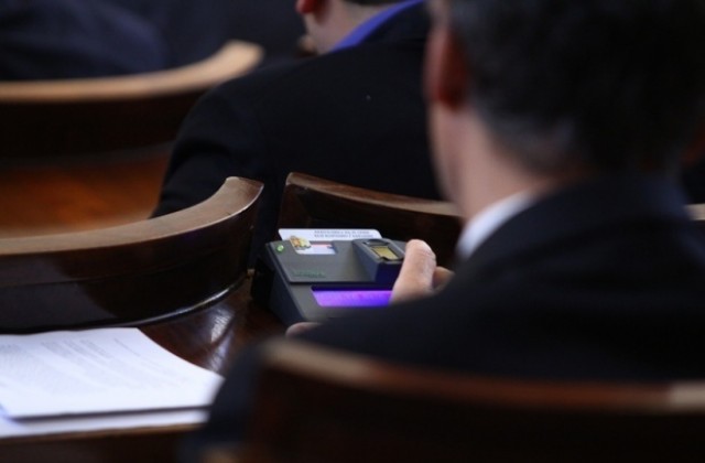 Бюджетната комисия към парламента гледа актуализацията на Бюджет 2013