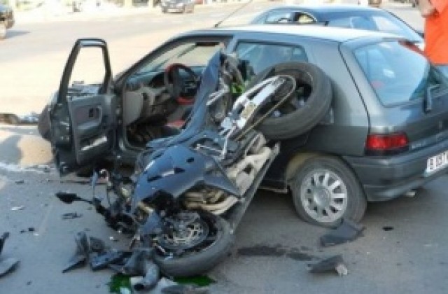 Събират пари за младеж, пострадал в тежка катастрофа