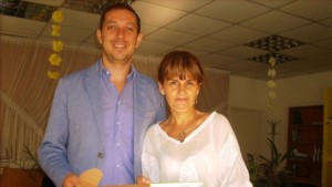 Подариха електрическа самобръсначка на мечката Свобода