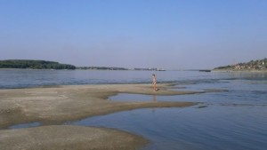 Кораб заседна по р Дунав