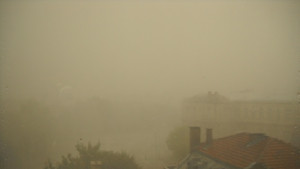 Порой ураганен вятър и градушка засипаха Русе