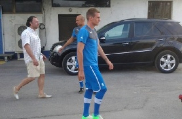 Сръбски защитник на проби в Левски