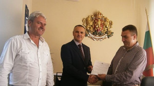 Областните управници искат диалог с бунтарите на хамаци
