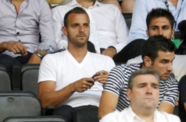 Солдадо не е на турне с Валенсия, до 24 часа подписва с Тотнъм