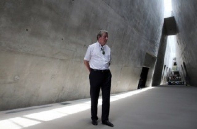 Младежите на Англия също минаха под опеката на Ходжсън