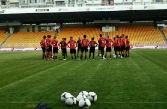 Щутгарт се скри преди мача с Ботев