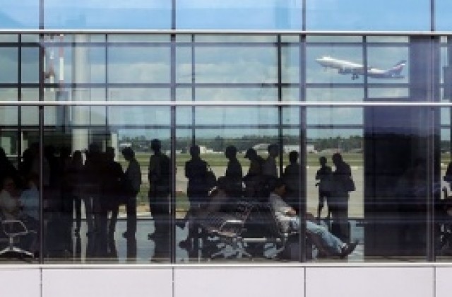 Бащата на Едуард Сноудън не иска бойкот на Игрите в Сочи