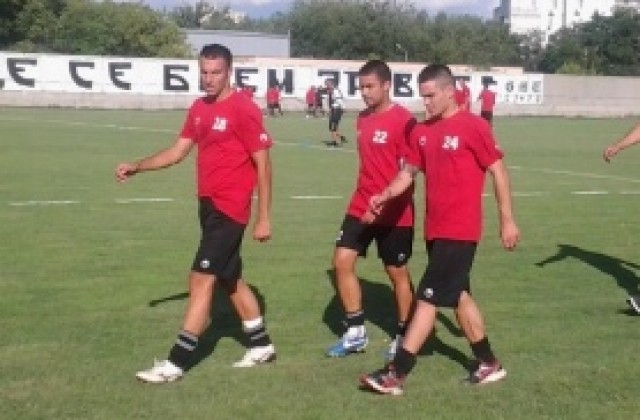 Локо Пд представя три нови попълнения в четвъртък