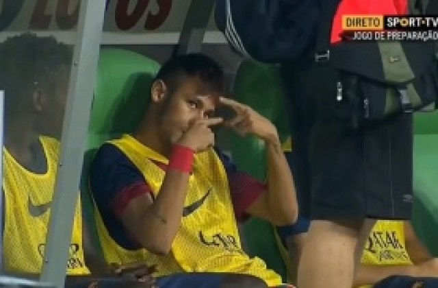 ВИДЕО: Неймар се моли да влезе в игра