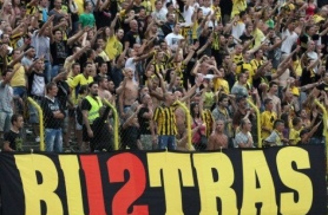 Ботев предупреди феновете: Билетите свършват, бъдете на стадиона навреме!